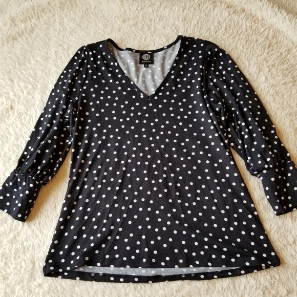 Bobeau Black & White Polka Dot V Neck Soft Top - Picture 6 of 6